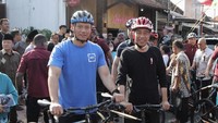 Sebelum sarapan gudeg, Ketua Umum Partai Demokrat itu sepedahan bareng Jokowi. Mereka melewati beberapa jalan di sekitar Alun-alun Jogja. Foto: Instagram agusyudhoyono