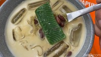 Chen Hun Tiau juga termasuk kudapan khas Pontianak yang populer. Dalam bahasa Tio Ciu, ce itu artinya ubi, hun adalah tepung, dan tiau itu balok memanjang mirip mie. Jadi kudapan ini terdiri atas campuran mie sagu yang kenyal. Foto: detikFood/Yenny Mustika Sari