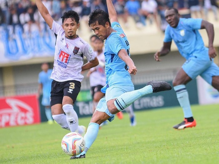 Aldi Al Achya saat mencetak gol ke gawang Malut United (Foto: Instagram Persela Lamongan)
