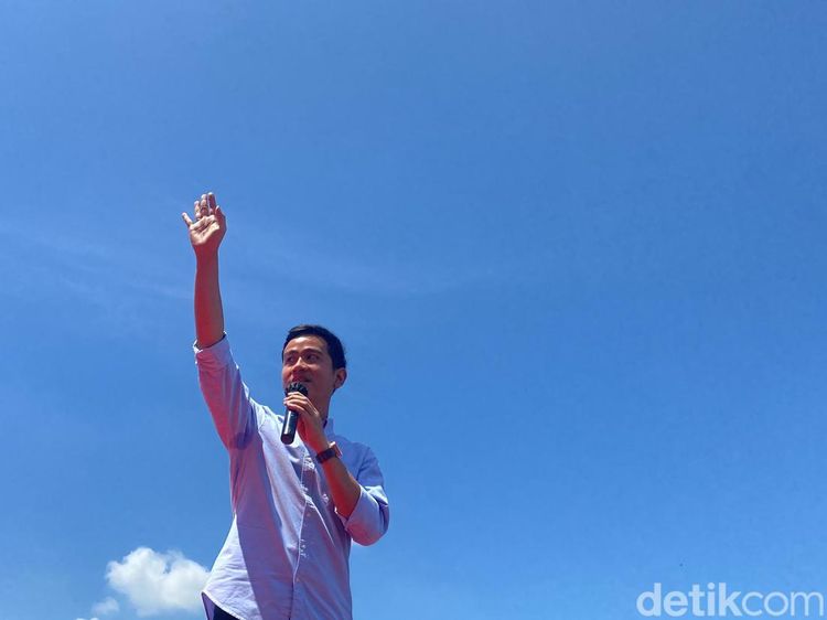 Momen Gibran Sapa Buruh Jatim di Sidoarjo