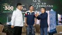 Senior Marketing Manager Podomoro Golf View Ferdynand Sadrach, Ketua Alphard Vellfire Owners Club Indonesia Jabodetabek Wahyudi Yuka, serta Pengamat Properti dan Presiden Direktur Utama ERA Indonesia Darmadi Darmawangsa memberikan paparan dalam acara Property Talks Hunian Generasi Milenial: Kebutuhan Hari Ini sebagai Investasi Masa Depan di Tower Ekki Podomoro Golf View, Jawa Barat.