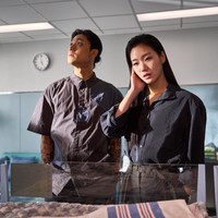 Kekasih Lim Ji Yeon itu pun dinilai lebih manly oleh penggemar. Dalam film Exhuma, Lee Do Hyun akan beradu akting dengan Kim Go Eun sebagai guru dan rekan dukun. Foto: dok. Showbox