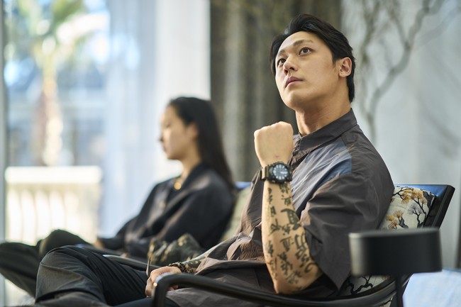 Lee Do Hyun akan membintangi film pertamanya sejak memulai debut akting. Berbeda dengan peran-peran sebelumnya, sang aktor menjelma jadi seorang dukun. Foto: dok. Showbox