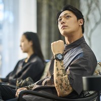 Lee Do Hyun akan membintangi film pertamanya sejak memulai debut akting. Berbeda dengan peran-peran sebelumnya, sang aktor menjelma jadi seorang dukun. Foto: dok. Showbox