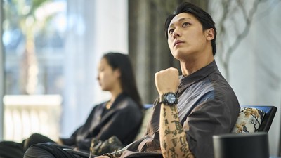 7 Foto Transformasi Lee Do Hyun Jadi Dukun di Film Exhuma, Badan Penuh Tato