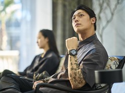 7 Foto Transformasi Lee Do Hyun Jadi Dukun di Film Exhuma, Badan Penuh Tato