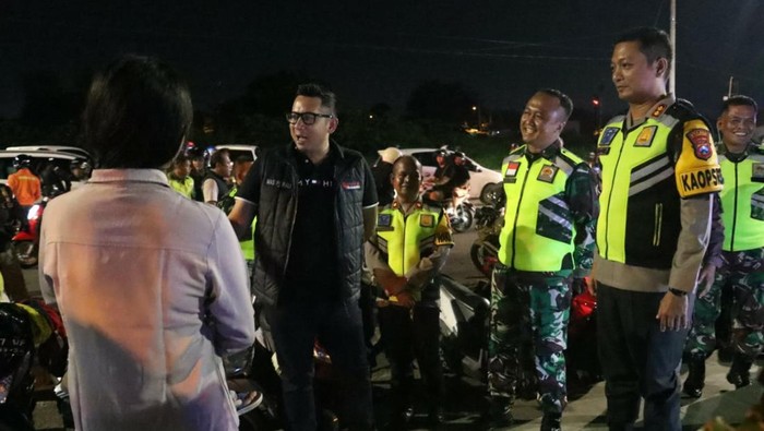Forkopimda Kota Mojokerto saat patroli sosialisasi Pemilu 2024.