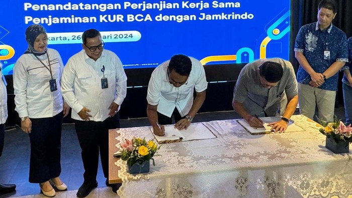 Gandeng BCA Genjot Kerjasama Penjaminan KUR PT Jaminan Kredit Indonesia (Jamkrindo) melakukan penandatanganan kerjasama penjaminan kredit dengan dengan PT Bank Central Asia Tbk.