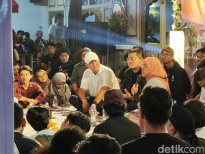 Hadiri Diskusi di Jogja, Ganjar Tawari Anak Muda Gabung Timnya