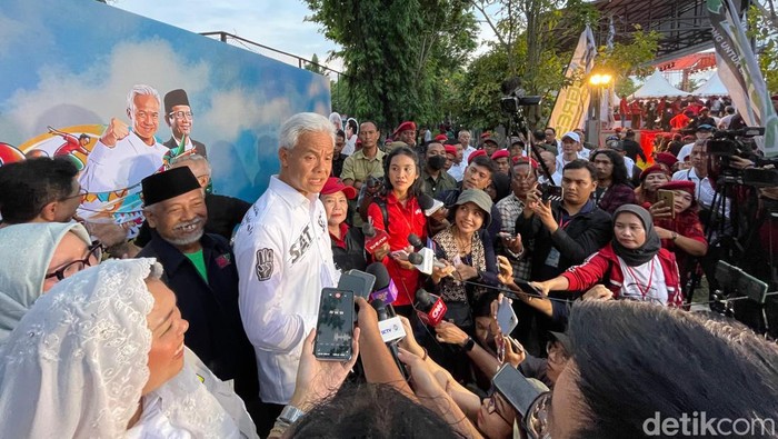 Ganjar Pranowo saat jumpa pers usai kampanye terbuka di Alun-alun Wates, Kulon Progo, Minggu (28/1/2024).