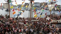 Organisasi Ye Mystic Krewe yang mengadakan acara ini selalu menarik ratusan ribu orang tiap tahunnya.