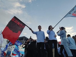 Momen Gibran Kibarkan Bendera Merah Saat Kirab Kebangsaan di Semarang