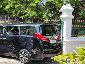 Jokowi Sambangi Kediaman Sultan Hamengku Buwono X di Jogja