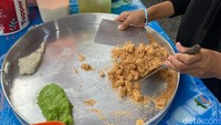 Tentu di sini juga ada kaloci, jajanan jadul khas Pontianak yang terbuat dari campuran tepung beras dan tepung ketan. Foto: Detikcom / Atiqa Rana