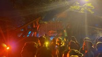 Bus pariwisata yang terlibat kecelakaan bernama Tividi dengan nopol AB 7072 KN. Bus tersebut mengangkut penumpang rombongan ziarah wali dari Dusun Jedak, RT 04/RW 09, Desa Karangjan, Pandaan, Pasuruan.