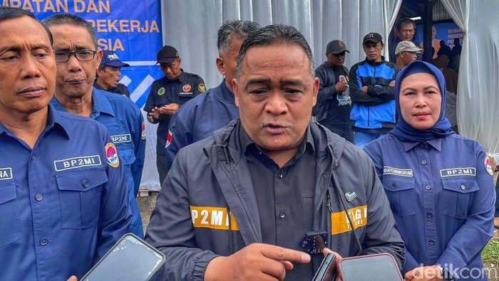 Kepala BP2MI Benny Rhamdani di Desa Tarumajaya, Kecamatan Kertasari, Minggu (28/1/2024).
