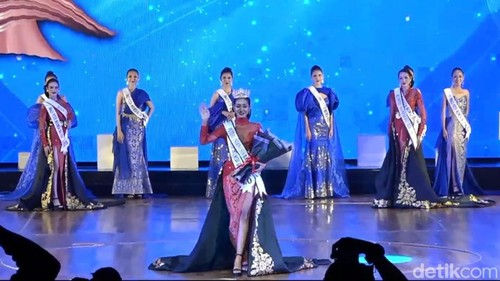 Ketut Permata Juliastrid Sari dinobatkan sebagai juara Puteri Indonesia Bali 2024 pada malam puncak Pemilihan Puteri Indonesia Bali 2024 di Balai Budaya Giri Nata Mandala, Kabupaten Badung, Sabtu malam (27/1/2024). (Foto Agus Eka/detikBali)