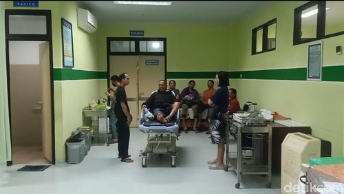 Kondisi korban tersambar petir saat menjalani perawatan di RSU Negara, Sabtu (27/1/2024). (I Putu Adi Budiastrawan/detikBali)