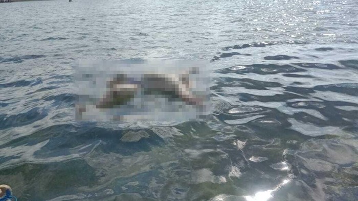 Mayat mengapung di Pantai Sagubing Kangean.