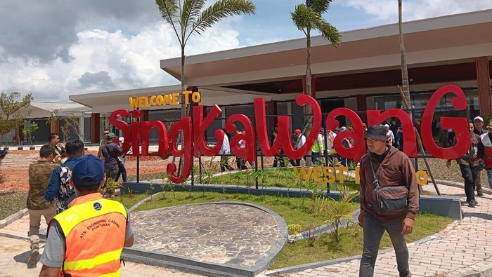 Menhub Cek Proyek Bandara Singkawang