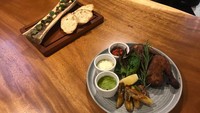 Dalam perayaan hari jadinya yang pertama Marjolaine French Bistro menyajikan lima menu eksklusif diantaranya, African Chicken, Bone Marrow, Hachis Parmentier dan Braise Oxtail in Guinness.