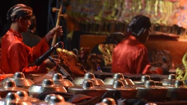 Pagelaran wayang kulit dengan kisah sejarah Mahapatih Gajahmada digelar di Lamongan. Lakon wayang ini adalah Kidung Madali yang digelar di Situs Sitinggil Majarejo, Kecamatan Modo.