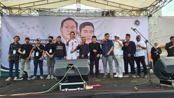 Paguyuban Jawara Pekerja Lokal (PRAKA) Kota Tangerang Selatan (Tangsel) menyatakan dukungannya kepada Prabowo Subianto-Gibran Rakabuming Raka di Pilpres 2024 (dok. Ist)