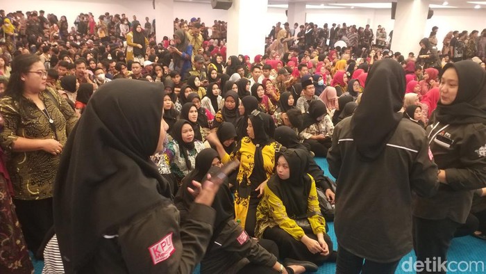 Pelantikan KPPS di Hotel Claro Makassar.
