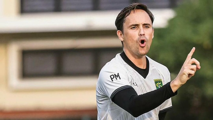 Pelatih Persebaya Surabaya, Paul Munster mengungkapkan kondisi terkini anak asuhnya, jelang pertandingan melawan PSIS Semarang. Pelatih asal Irlandia Utara ini menilai perkembangan Reva Adi dkk makin membaik di bawah arahannya.