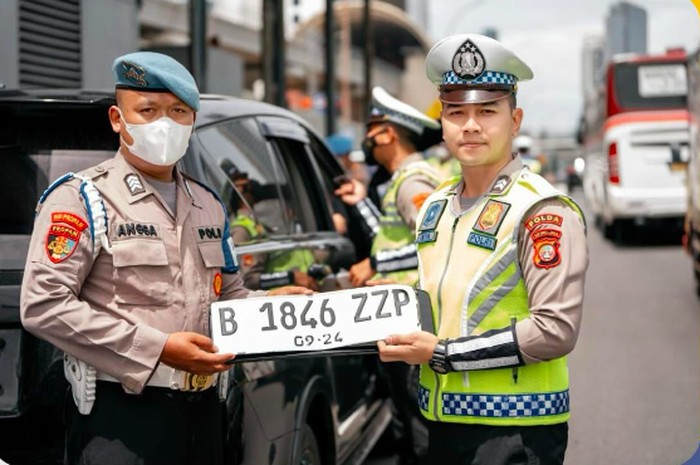 Penertiban terhadap pengguna pelat nomor rahasia palsu