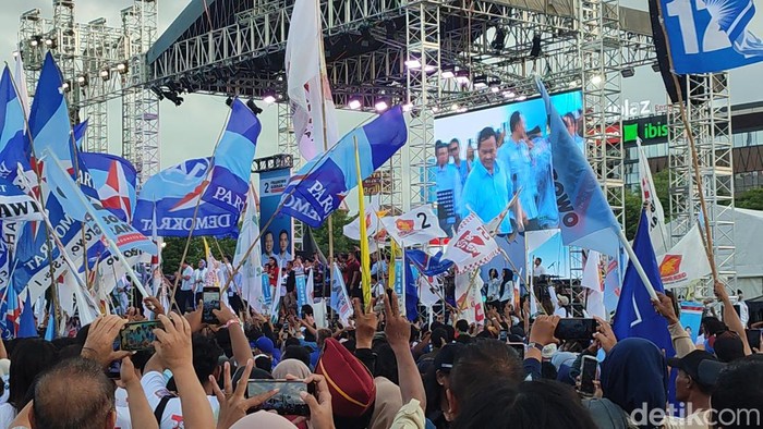 Prabowo Subianto hadiri kampanye akbar di Lapangan Simpang Lima, Semarang, Minggu (28/1/2024).