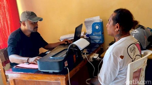 Pria mabuk di Kupang ditangkap karena merusak gerobak penjual nasi babi.