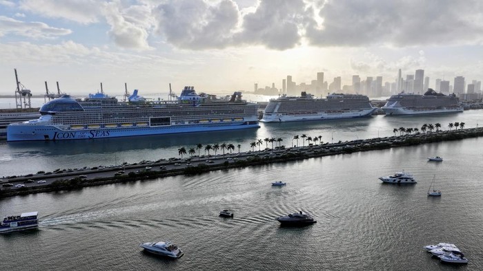 ROYAL CARIBBEAN-ICON OF THE SEAS/ Royal Caribbeanβs Icon of the Seas, the largest cruise ship in the world, sets sail for its inaugural voyage with passengers in Miami, Florida, U.S. January 27, 2024. REUTERS/Maria Alejandra Cardona