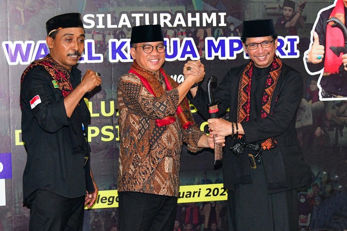 Wakil Ketua MPR Yandri Susanto Ajak Pendekar Pencak Silat Ikut Jaga Ketentraman-Keguyuban