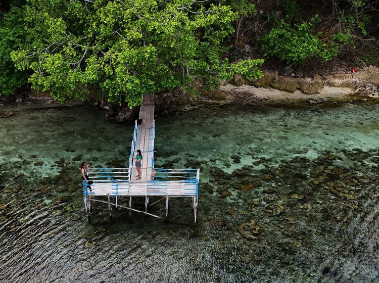 Wisata Hidden Gem di Pulau Bacan itu Bernama Pantai Air Panas