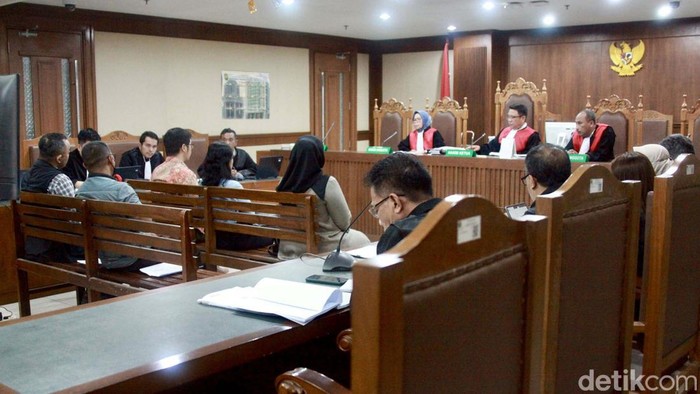 Direktur PT Multimedia Berdikari Sejahtera, Windi Purnama menjalani sidang kasus korupsi BTS. Lima orang hadir jadi saksi.
