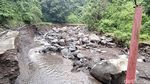 Diterjang Banjir dan Longsor Jalur Wisata Air Terjun Madakaripura Putus