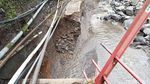 Diterjang Banjir dan Longsor Jalur Wisata Air Terjun Madakaripura Putus