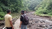 Dampaknya, jalur di lereng Gunung Bromo ditutup.