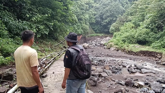 Air Terjun Madakaripura ditutup dampak banjir dan longsor
