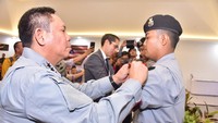 Tidak lama setelah dibuka, 16 personel Bakamla RI menjadi siswa pertama di Pusat Pelatihan ini. Kelas perdana adalah Pelatihan Instruktur Operator Kapal Kecil (Small Boat Operator Instructor) yang berlangsung selama dua minggu. Pelatihan ini turut menghadirkan fasilitator dari USCG dan bertujuan untuk mempersiapkan instruktur Bakamla RI dalam melatih para personel Bakamla RI di masa depan. Peningkatan keterampilan ini akan mengembangkan kemampuan Indonesia dalam menjamin keselamatan dan keamanan di perairan Nusantara.