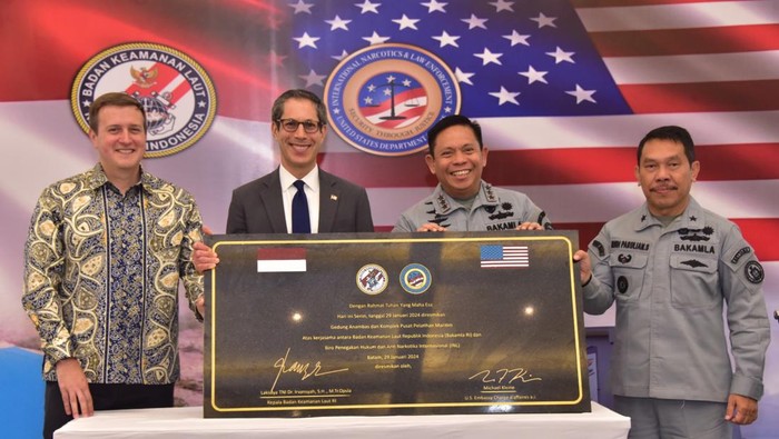 AS dan Bakamla RI Resmikan Pusat Pelatihan Maritim βAnambasβ di Batam Indonesia dan AS bekerjasama Pusat Pelatihan Maritim βAnambasβ Bakamla RI di Pangkalan Armada Batam. Pusat pelatihan itu diresmikan, Senin (29/1/2024).