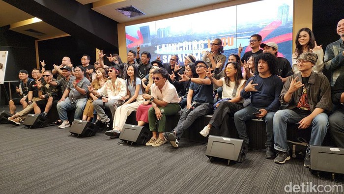 Band legendaris Slank bicara sosok Presiden Joko Widodo (Jokowi) yang mereka dukung dalam 2 pilpres. Namun, kini Slank menyayangkan atas sikap Jokowi. (Farih MS/detikcom)