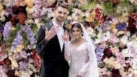 Hubungan asmara Sarah Keihl dengan Kilian Potter terbilang sat set. Mereka baru kenal tahun lalu dan memutuskan menikah pada Sabtu, 27 Januari 2024 di JW Marriott Hotel, Jakarta. Foto: Instagram sarahkeihl