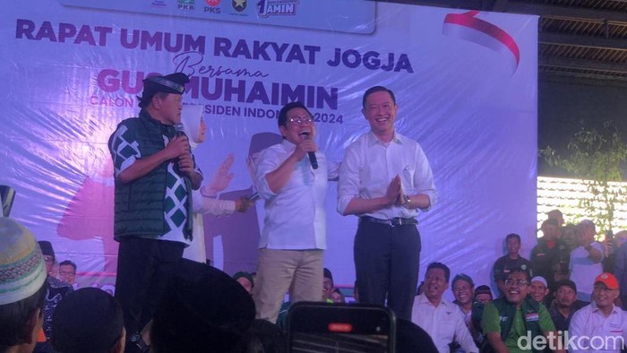 Capres nomor urut 1 Muhaimin Iskandar atau Cak Imin menghadiri kampanye di Kota Jogja, Senin (29/1/2024).