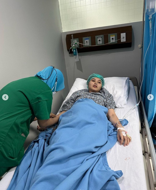 Melalui akun Instagram pribadinya Marshel membagikan kabar bahagia kelahiran anak keduanya. Marshel menyebut jika anak keduanya itu lahir lebih dulu dari tanggal yang seharusnya, tepatnya di minggu ke 34. Foto: Instagram/@marshel_widianto