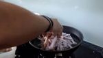Rendy Kjaernett Masak Untuk Istrinya, Begini Aksinya Saat di Dapur