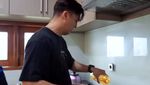 Rendy Kjaernett Masak Untuk Istrinya, Begini Aksinya Saat di Dapur