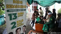 Bazar beras murah digelar di DPP PBB, Pancoran ,Jakarta Selatan.