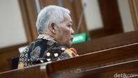 Jaksa menyatakan kasus korupsi ini menyebabkan kerugian Rp 8 triliun.